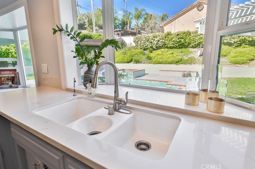 2506 Ciro Ave, Thousand Oaks CA 91360-1601 exterior