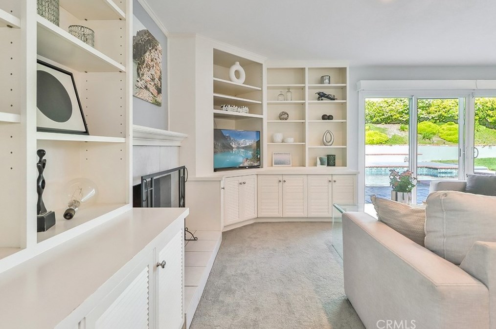 2506 Ciro Ave, Thousand Oaks CA 91360-1601 exterior