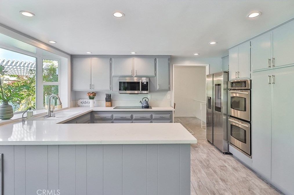 2506 Ciro Ave, Thousand Oaks CA 91360-1601 exterior