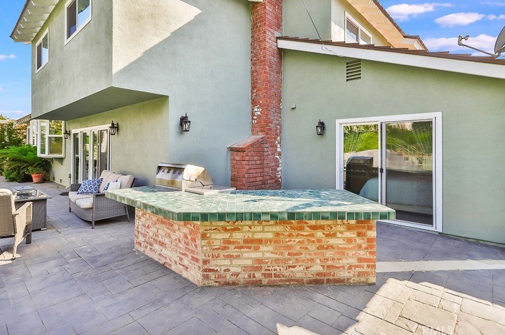 2506 Ciro Ave, Thousand Oaks CA 91360-1601 exterior