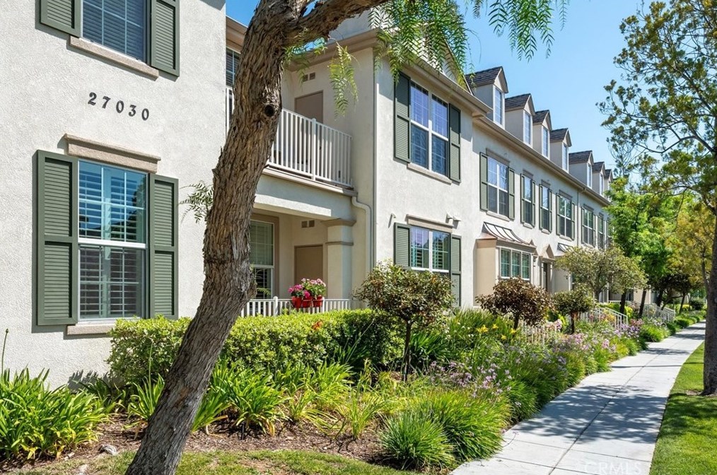 27030 Victoria Ln, Santa Clarita, CA 91355-5161