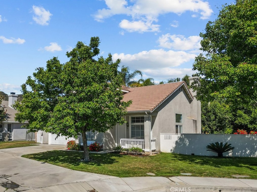 25507 Crockett Ln, Santa Clarita CA  91381-1633 exterior