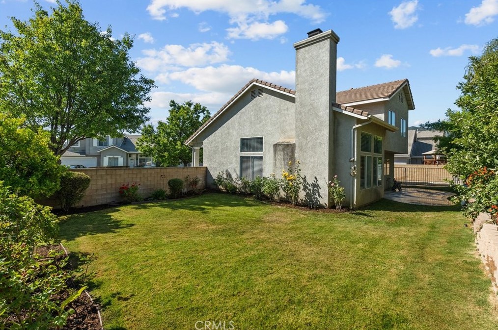 25507 Crockett Ln, Santa Clarita CA  91381-1633 exterior