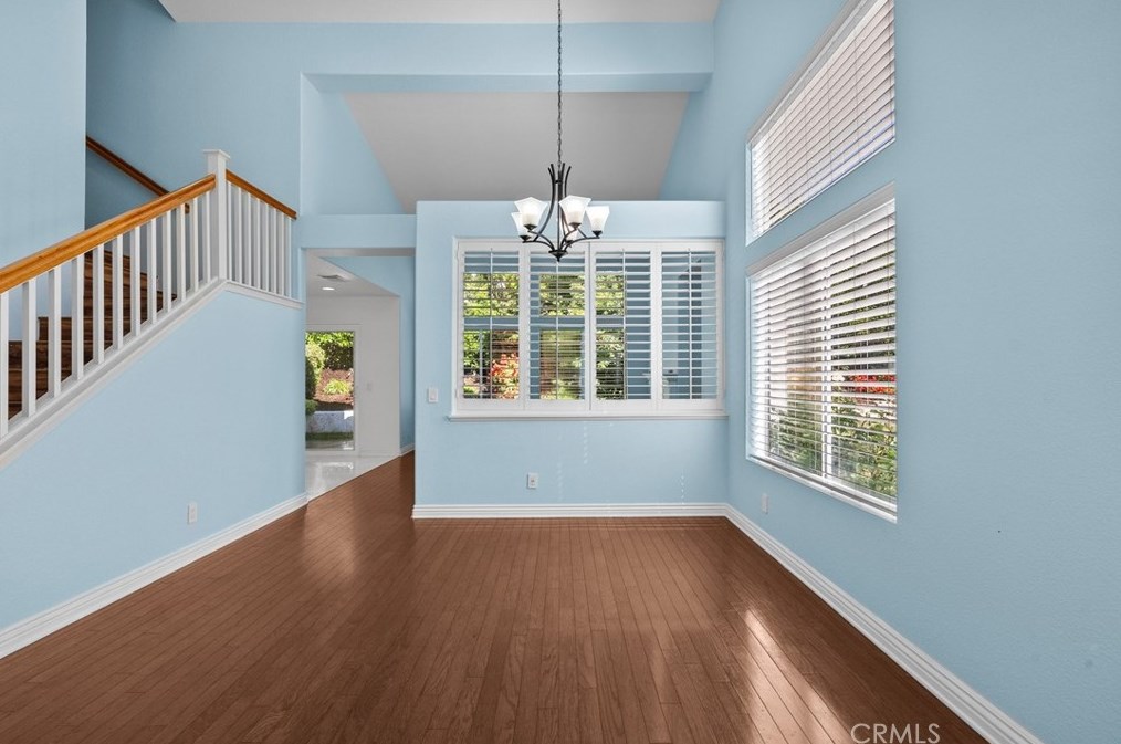 25507 Crockett Ln, Santa Clarita CA  91381-1633 exterior