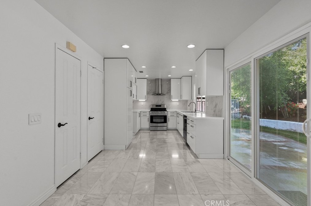 25507 Crockett Ln, Santa Clarita CA  91381-1633 exterior