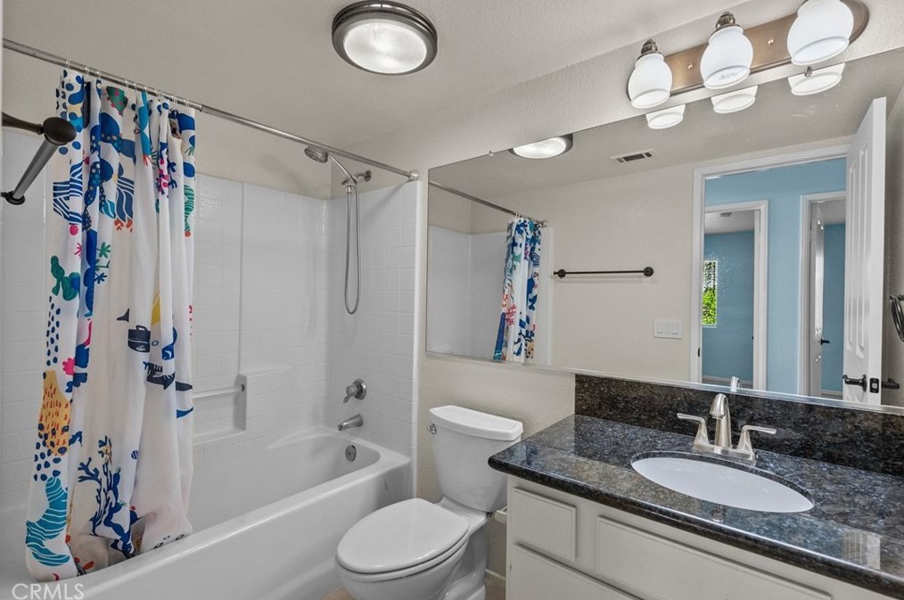 25507 Crockett Ln, Santa Clarita CA  91381-1633 exterior