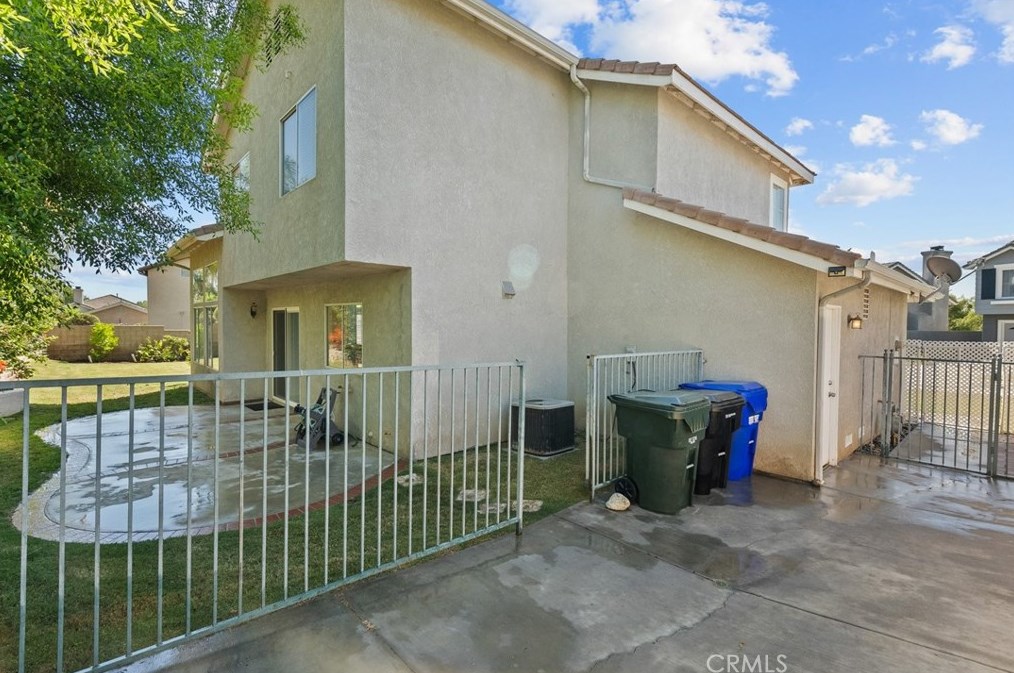 25507 Crockett Ln, Santa Clarita CA  91381-1633 exterior