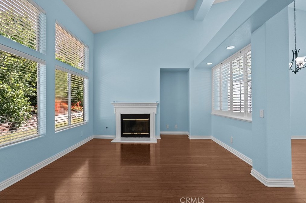 25507 Crockett Ln, Santa Clarita CA  91381-1633 exterior