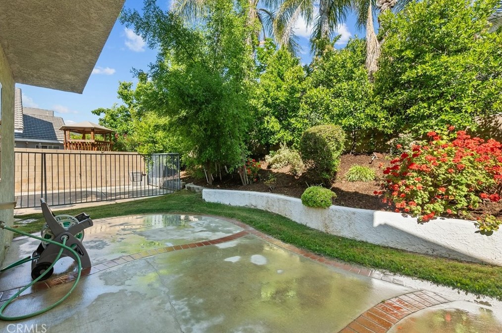 25507 Crockett Ln, Santa Clarita CA  91381-1633 exterior