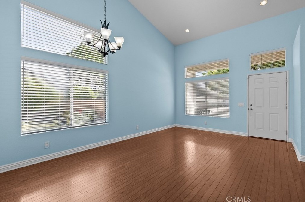 25507 Crockett Ln, Santa Clarita CA  91381-1633 exterior