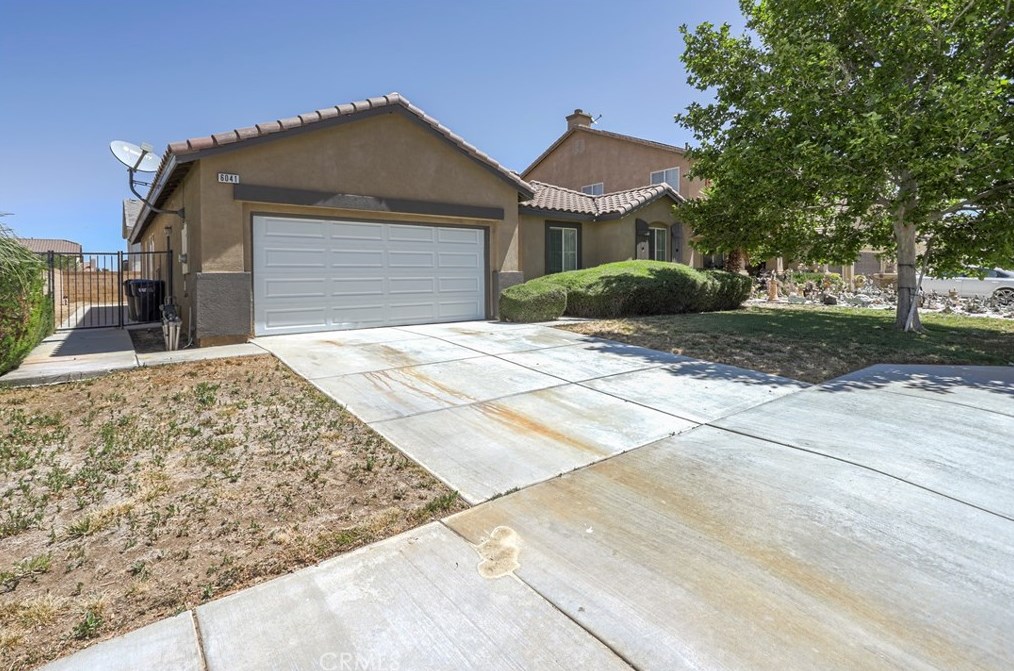 6041 Oak Fence Ln, Lancaster, CA 93536-1795