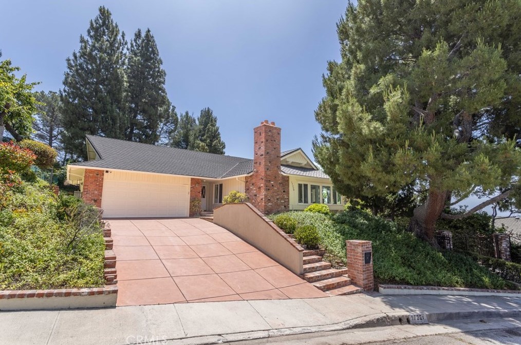 17220 Midwood Dr, San Fernando, CA 91344