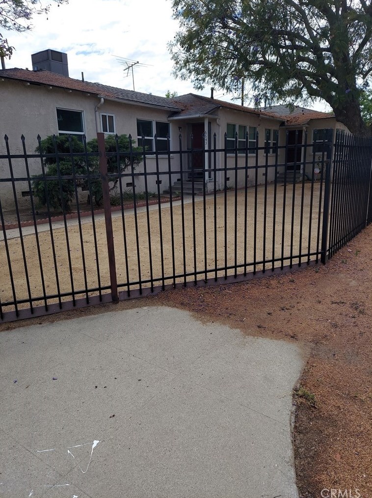 6643 Kester Ave, Van Nuys, CA 91405-4521
