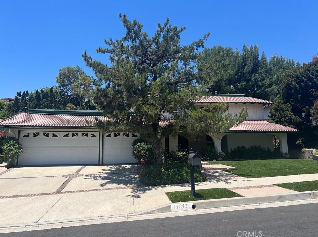 11817 Porter Valley Dr, Northridge, CA 91326