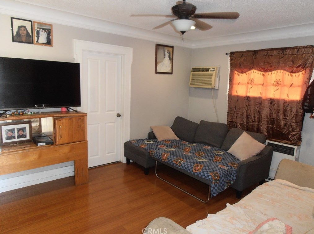 1544 49th St, Los Angeles, CA 90011-4426