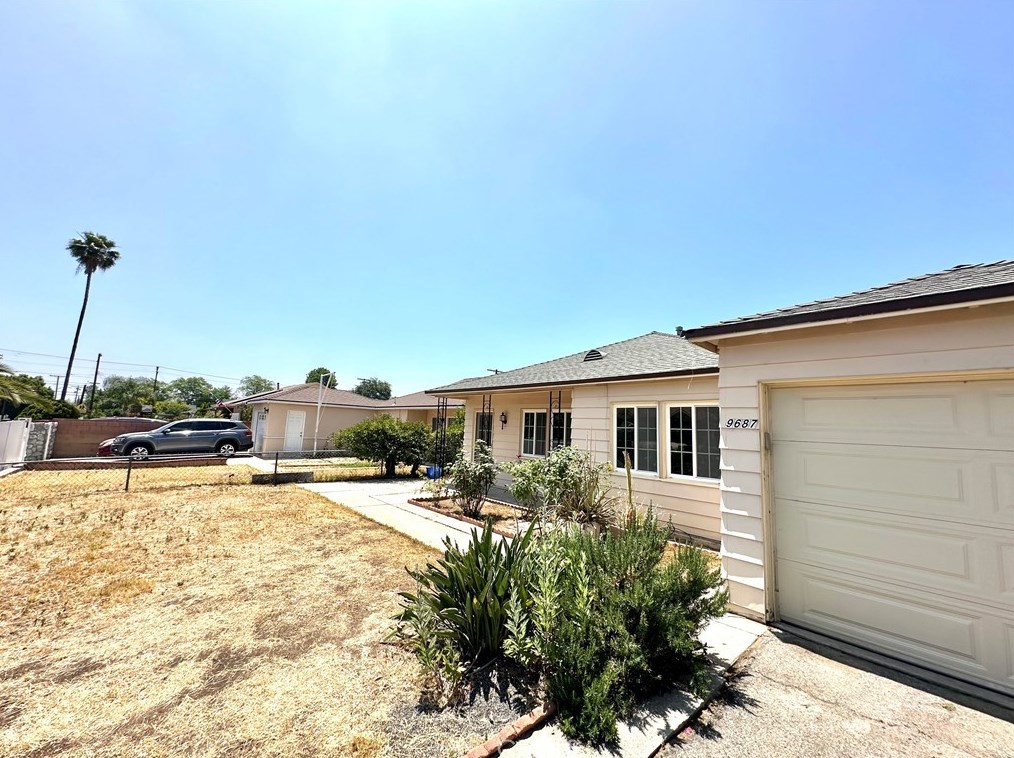 9687 Amboy Ave, Los Angeles, CA 91331-4234