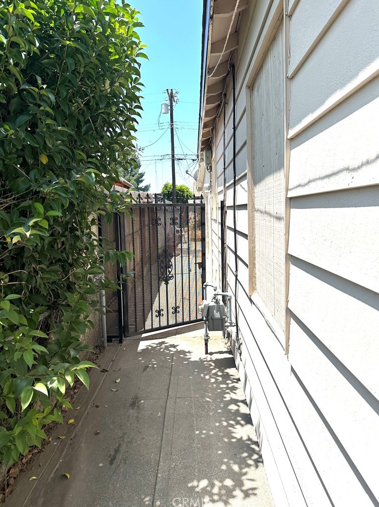 9687 Amboy Ave, Los Angeles CA  91331-4234 exterior