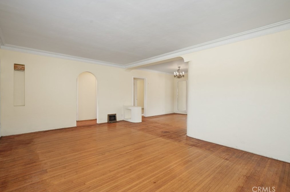 1515 Carmelina Ave, Los Angeles, CA 90025-3621