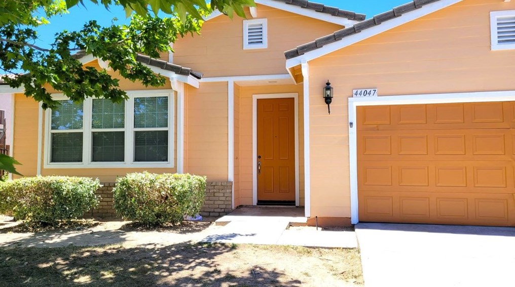 44047 37th St W, Lancaster, CA 93536