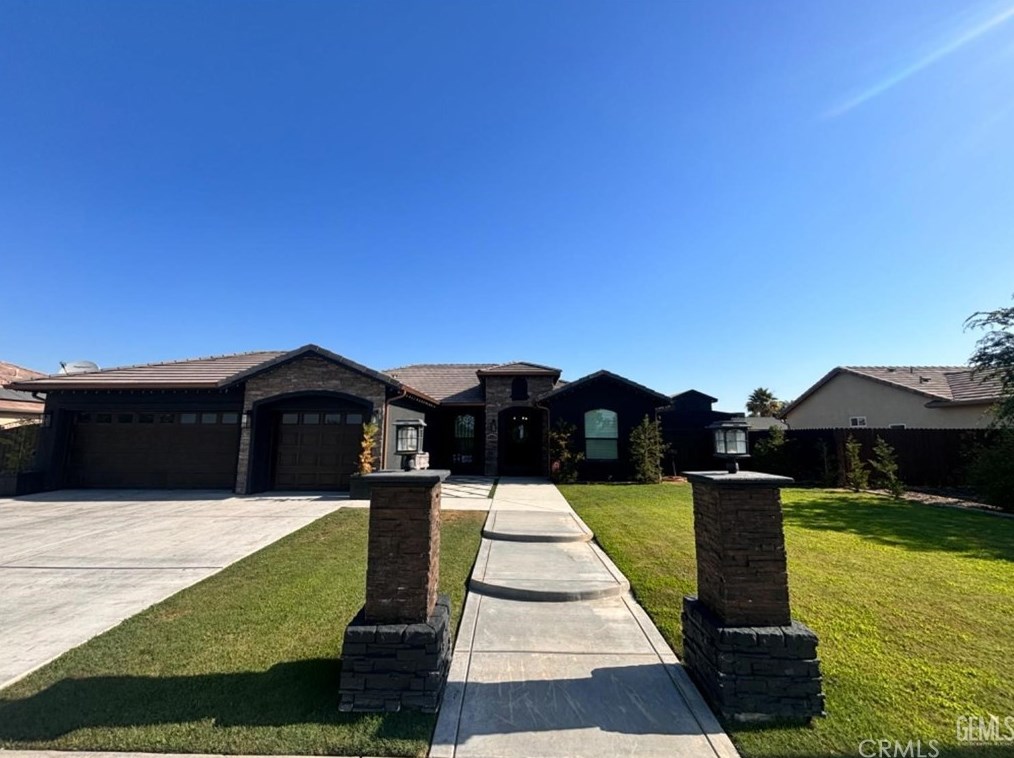 516 Rodeo St, Bakersfield, CA 93263