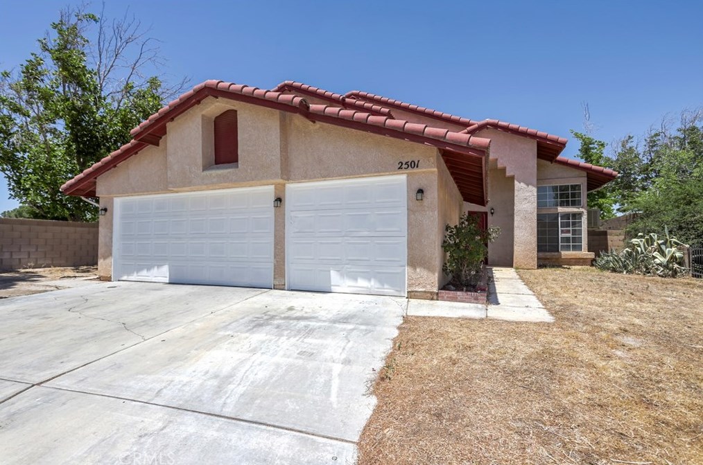 2501 Lingard St, Lancaster, CA 93536-6407