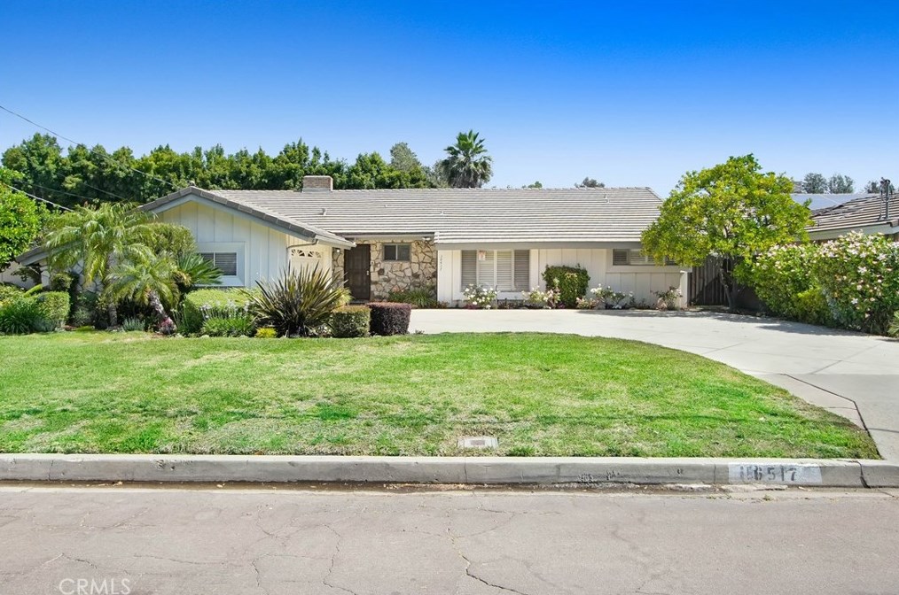 16517 Hartsook St, Van Nuys, CA 91436