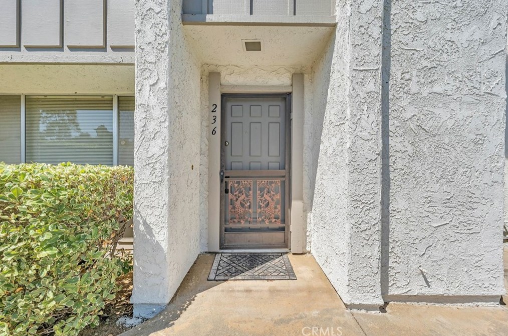 236 Green Heath Pl, Thousand Oaks, CA 91361-1111