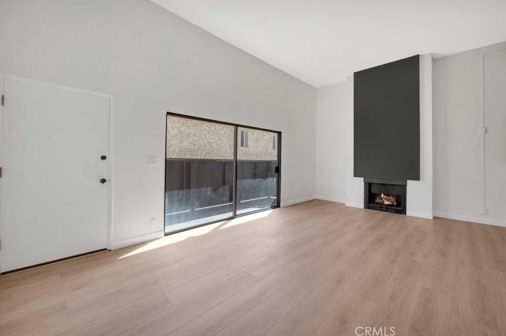 8927 Willis Ave, Van Nuys, CA 91402-1556
