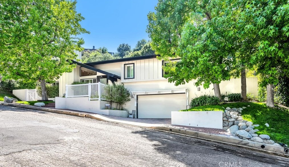 3447 Loadstone Dr, Van Nuys, CA 91403
