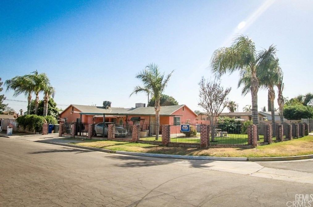 1901 Sunshine Ave, Bakersfield, CA 93307