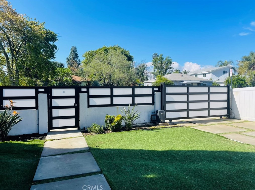 14223 14225 Califa St, Van Nuys, CA 91401