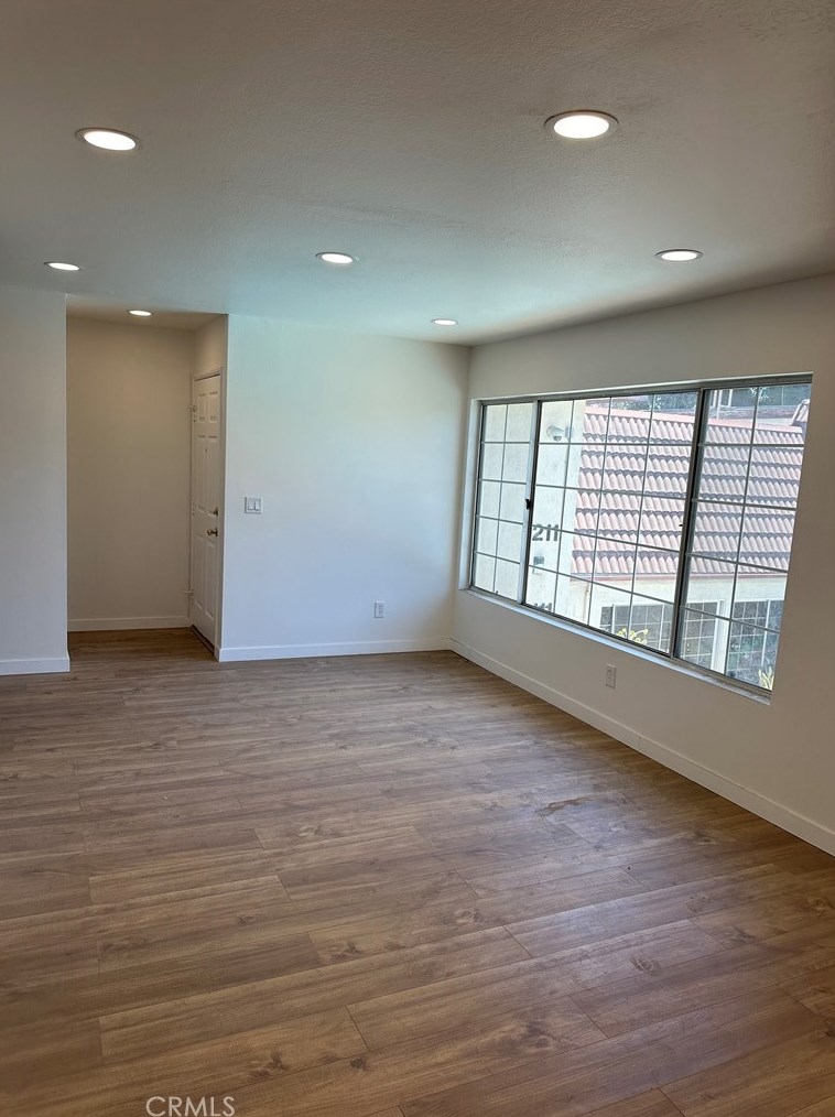 18640 Collins St Apt 212, Los Angeles, CA 91356