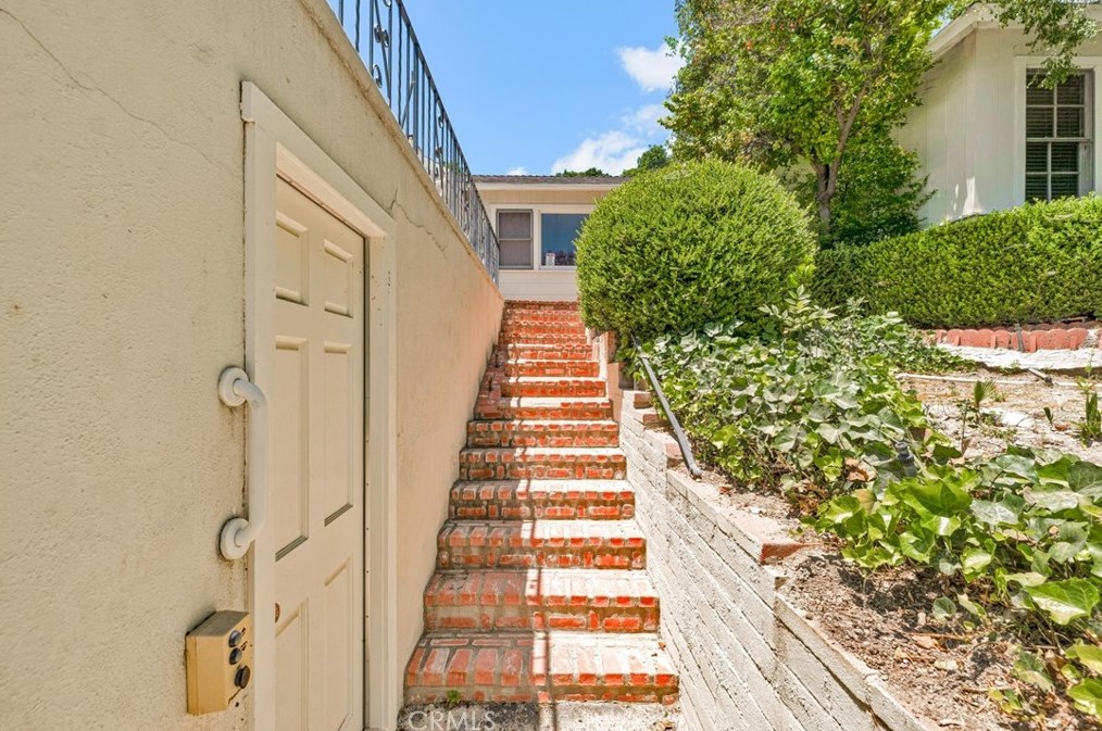 15306 Del Gado Dr, Van Nuys, CA 91403