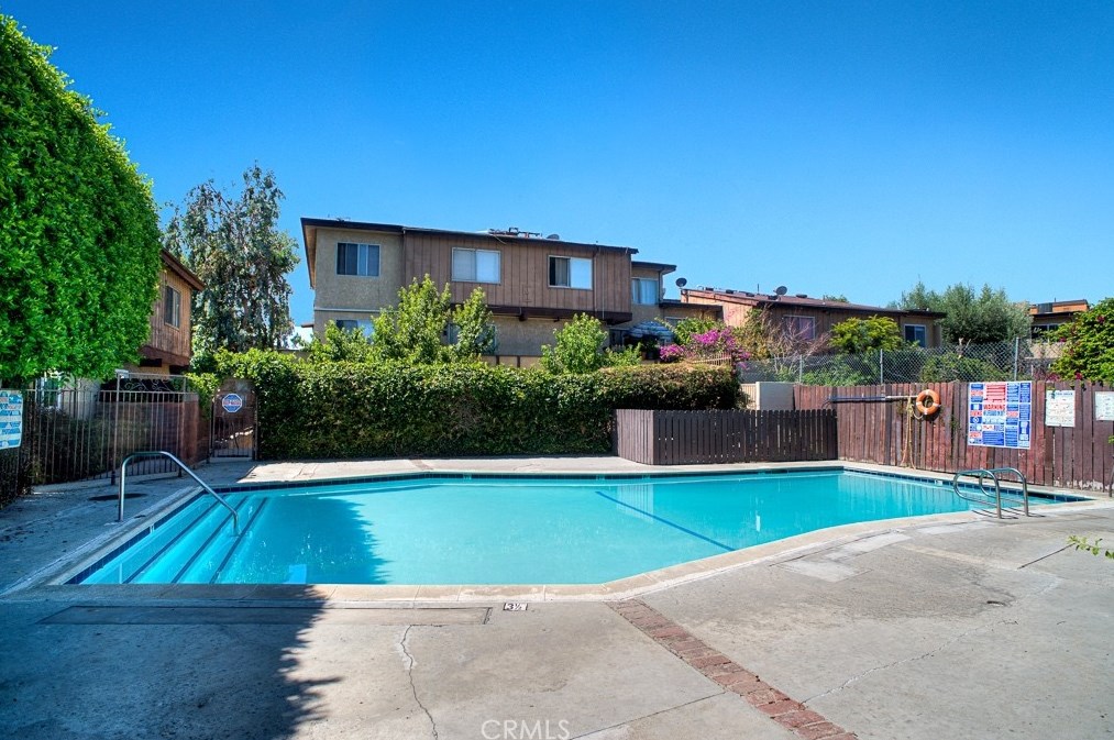 7301 Lennox Ave, Van Nuys CA  91405-2338 exterior