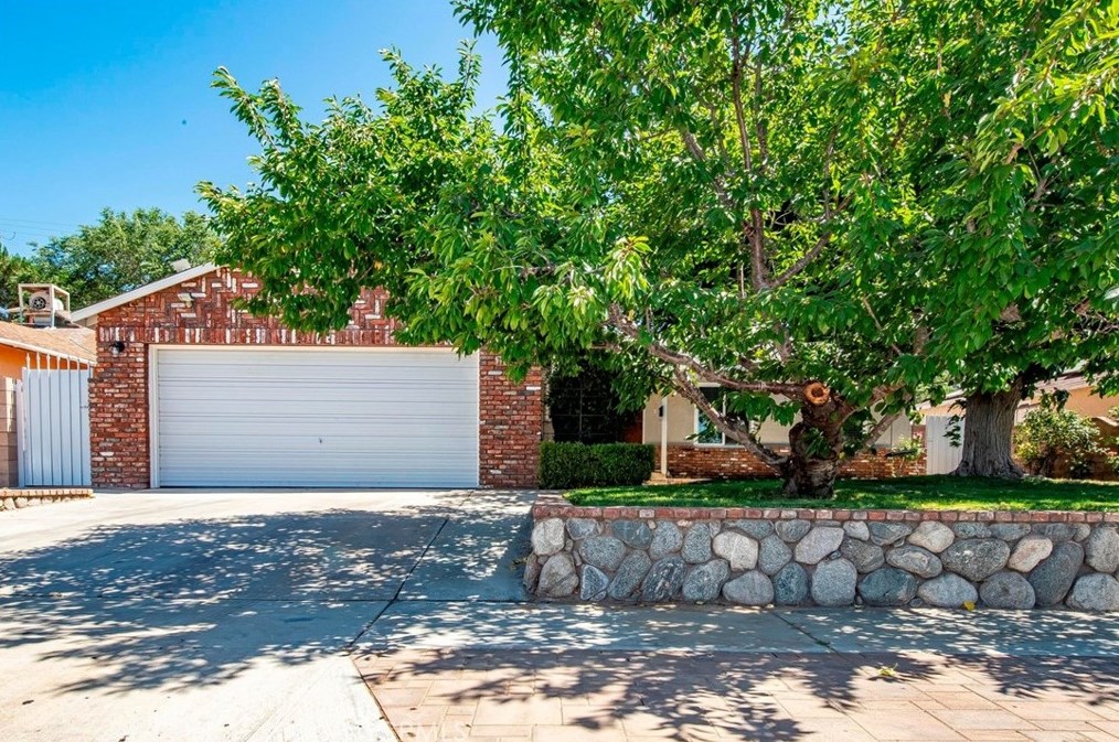 1108 W Ave J7, Lancaster, CA 93534