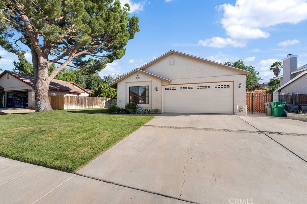 154 Deblynn Ct, Palmdale, CA 93550