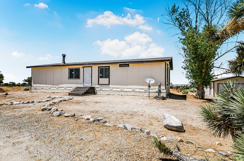 1930 Calaveras Rd, Pinon Hills, CA 92372