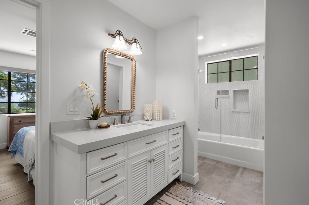 23229 8th St, Santa Clarita CA  91321-2601 exterior