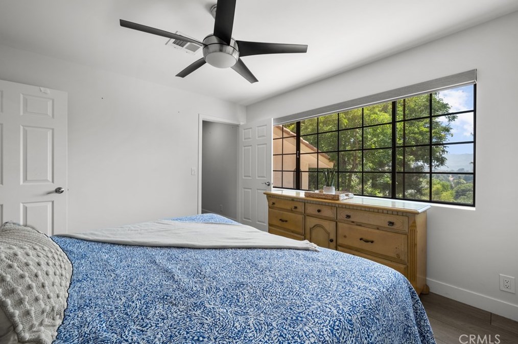 23229 8th St, Santa Clarita CA  91321-2601 exterior