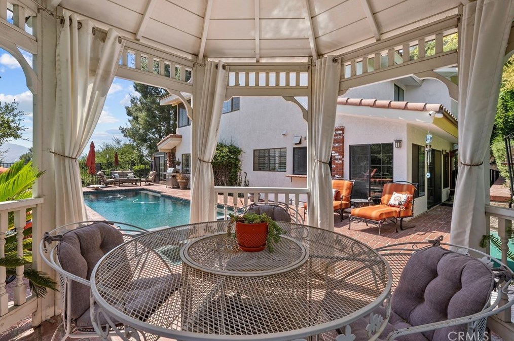 23229 8th St, Santa Clarita CA  91321-2601 exterior