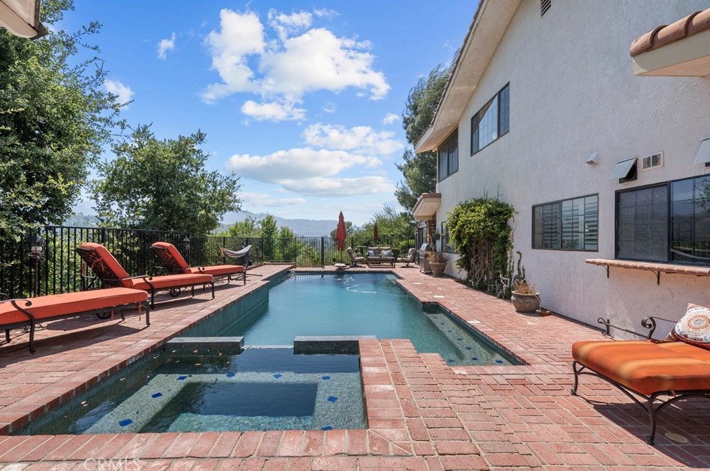 23229 8th St, Santa Clarita CA  91321-2601 exterior