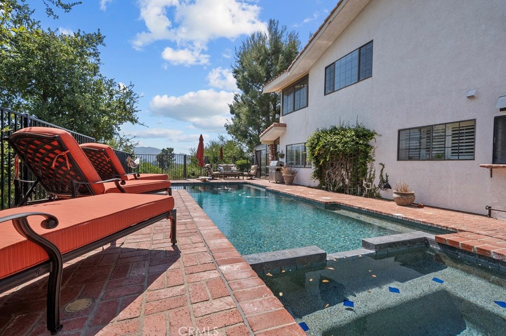 23229 8th St, Santa Clarita CA  91321-2601 exterior