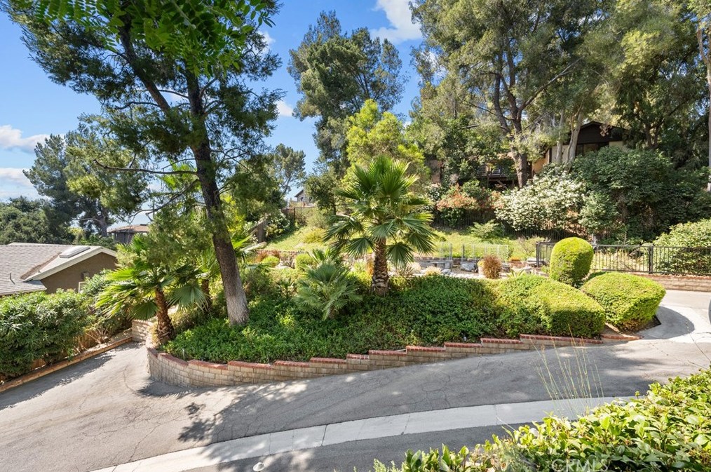 23229 8th St, Santa Clarita CA  91321-2601 exterior
