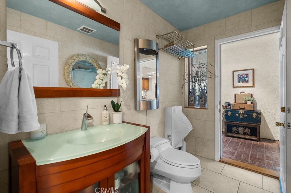 23229 8th St, Santa Clarita CA  91321-2601 exterior