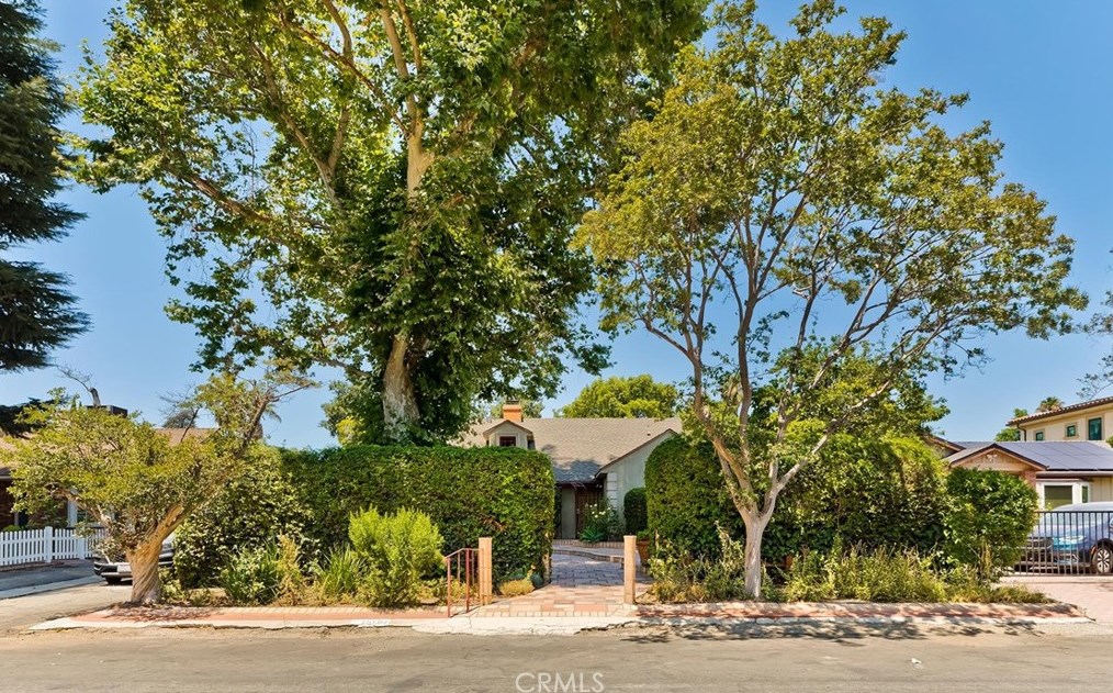 15161 Weddington St, Van Nuys, CA 91411