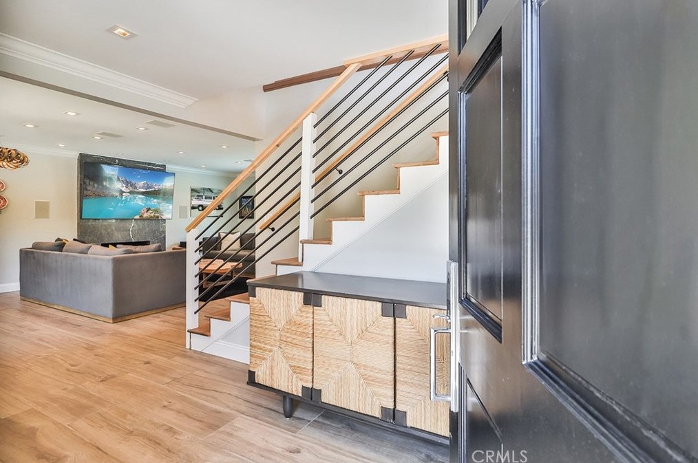 2341 Hood Dr, Thousand Oaks, CA 91362-2425