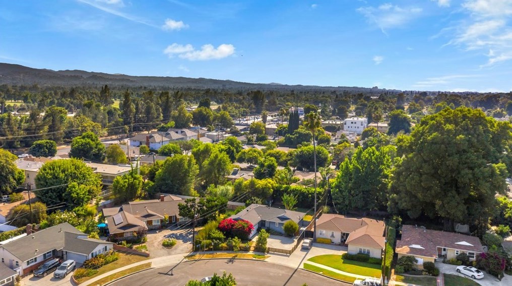 6439 Gaynor Ave, Van Nuys CA  91406-6435 exterior