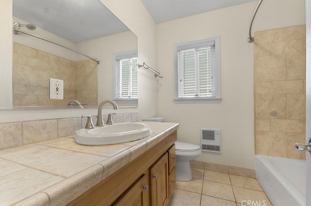 6439 Gaynor Ave, Van Nuys CA  91406-6435 exterior