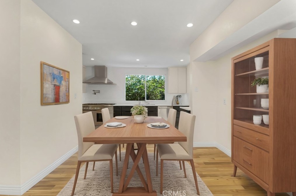 6439 Gaynor Ave, Van Nuys CA  91406-6435 exterior