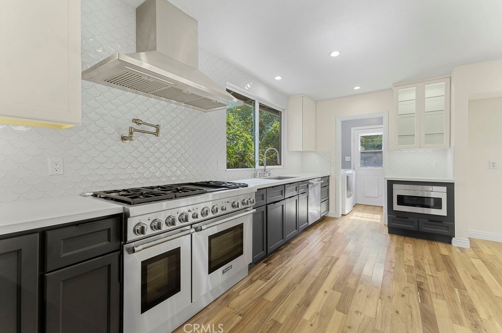 6439 Gaynor Ave, Van Nuys CA  91406-6435 exterior